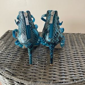 Turquoise and black leopard print 4” heels